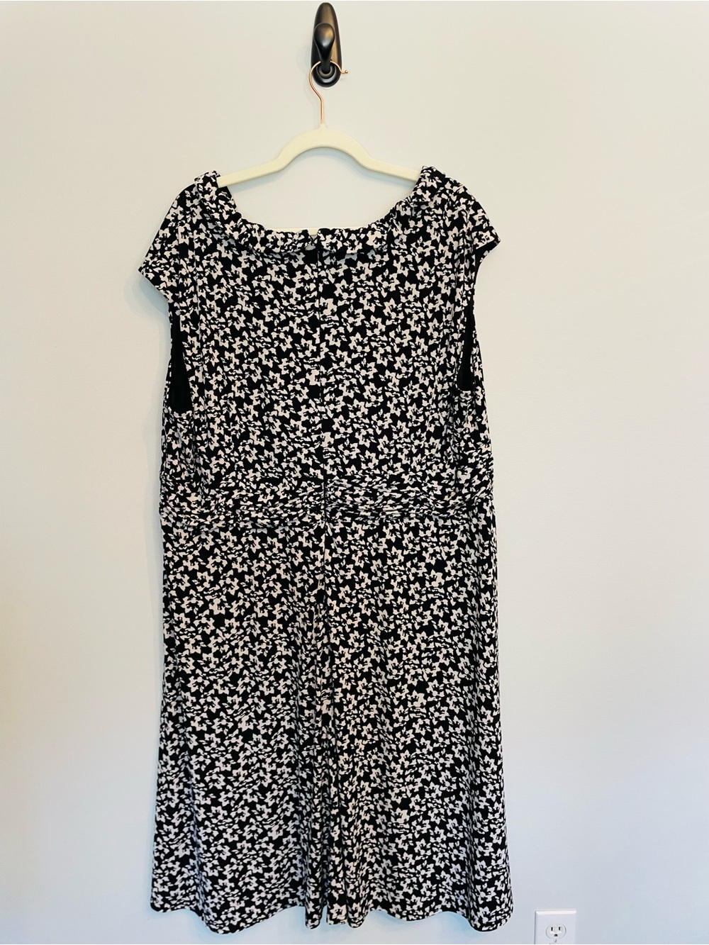 Women's Black and White Floral Midi Dress - Picture 6 of 11